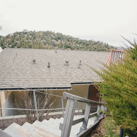 Charming Retreat with Stunning Lake Views.