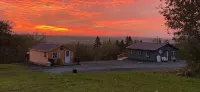 Beautiful Cabin Sleeps 4(up to 6) w/direct access to snowmobile and ATV trails! - Chalets