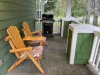 Olympic Base Camp: Pet friendly & spacious 4 bedroom home w/ hot tub