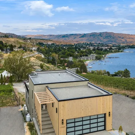 Lake Chelan Luxury Villa w/ Views•Private Beach•Marina•Pool•Spa•Sauna-Sleeps 24