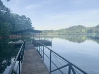 NEW!Lakefront retreat with huge dock, private cove. Perfect for Clemson Football - 4-Star