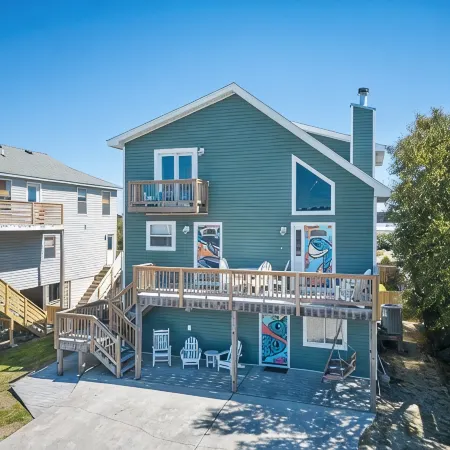 Spacious (multi) Family Home - Walk to Beach and Restaurants - "Cerulean C"