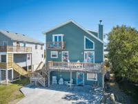 Spacious (multi) Family Home - Walk to Beach and Restaurants - "Cerulean C" - balcón