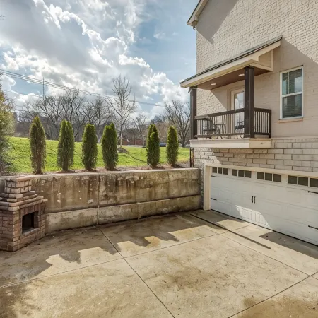 3 King Bedrooms each with private bath, Beautiful Townhouse Minutes to Downtown