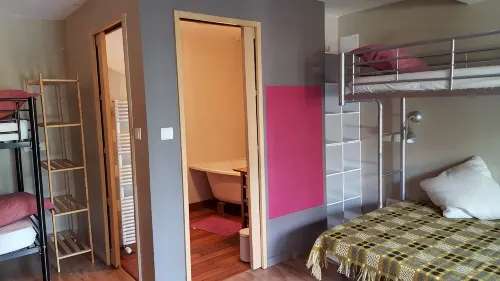 Renovated Catalan farmhouse, 2 minutes from the centre of Céret, not overlooked.