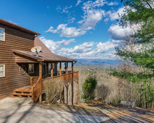 Private Mountain Cabin Retreat 1.5 acres, Amazing Views, Hot Tub, STARLINK Wifi Hotels in Notla