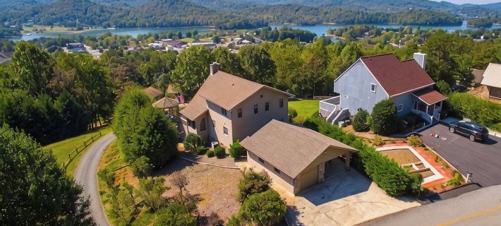 Luxury Mountaintop Views with Hot Tub - 1 min to town Hotele w: Towns County