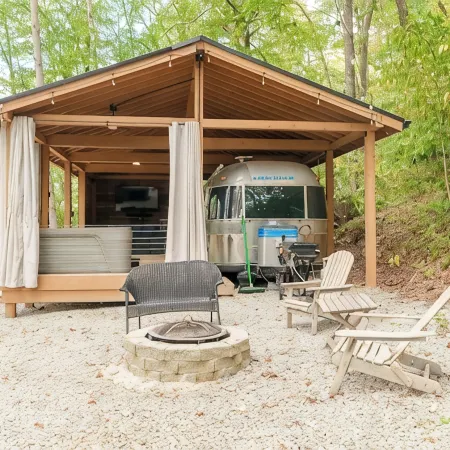 Airstream Glamper in Hocking Hills, Hot Tub, 1 Mile to Old Man's Cave!