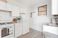 Guest Favorite Getaway in Lakeview Near Wrigley - Апартаменты