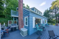 Pet/Family Friendly Getaway w/ Rainier and Marina Views Spacious Outdoor Space - 무료 와이파이