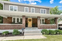 Spacious & Cozy near Downtown ~ HotTub ~ Game Room - 3-Star