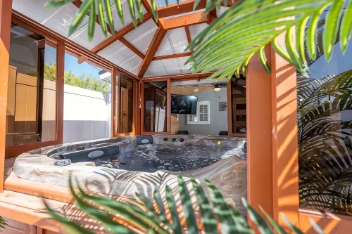Lovely 2-bedroom loft with hot tub. - Lejligheder