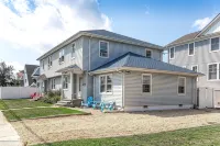 Spacious Home Ready for your memories(2 blocks to beach, downtown and train) - 3-Star