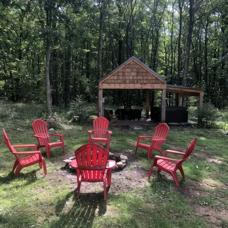 Hot tub-petfriendly-firepit-pool table-bar-3+acres