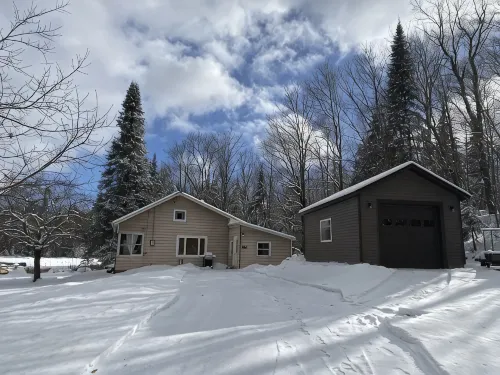 Adirondack Cottage - Four Season, Pet-Friendly, Cozy & Beautiful. Read  reviews! - 3-Star