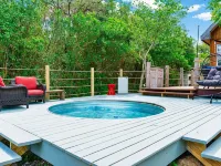 Elegant Birdhouse Cabin with 🔥Heated🔥 Cowboy Pool Hotels in Kyle