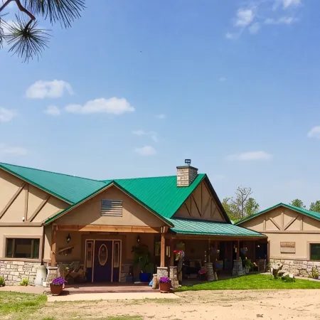 Forest Estate Guest Quarters-Seclusion- Just Minutes from Town