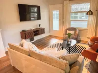 Modern Comfort in a Bright Nampa Retreat - 2 ดาว