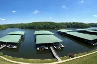 Lakefront Parkview Bay Condo/Amazing Views/Boat Slip - 4-Star