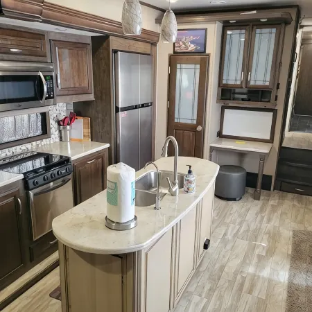 Cozy RV with WiFi and HVAC in Glendale/North Phoenix Luxury Fifth wheel camper