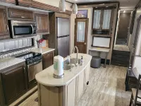 Cozy RV with WiFi and HVAC in Glendale/North Phoenix Luxury Fifth wheel camper - Bungalows