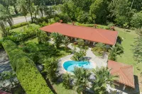 Private suite 103 with beautiful gardens, shared pool and BBQ area! - Swimmingpools