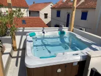 Villa de Blue-Rooftop Pool & Jacuzzi - Wifi