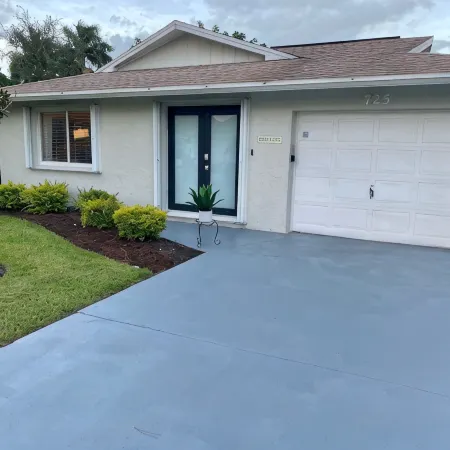 GEM! 3 BR BEACH HOUSE w/ HEATED POOL, short ride to the beach!