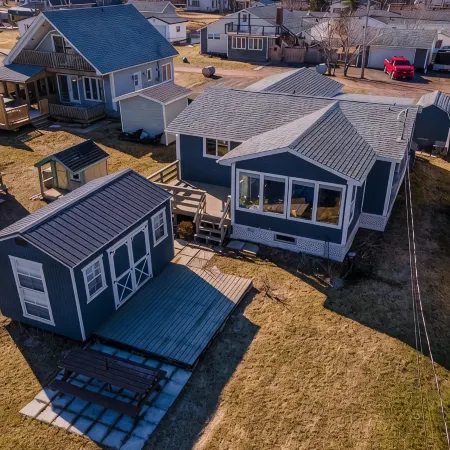 Very cozy and spacious 4-season cottage with easy access to Ocean