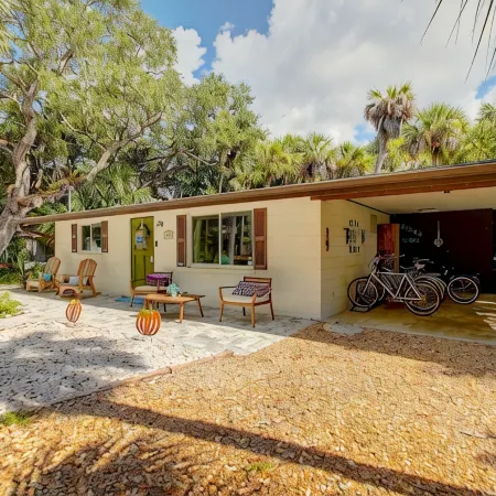 Beautiful House 🏖️ Newly Renovated Jan 2025😀Kayaks, Bikes,Beach Chairs,Fire Pit
