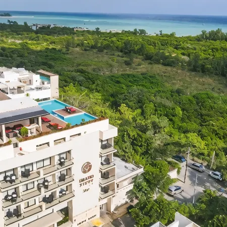 Grand Fifty Suites