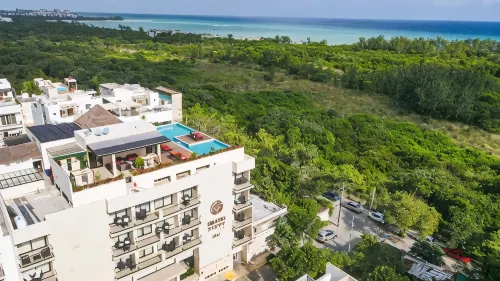 Grand Fifty Suites
