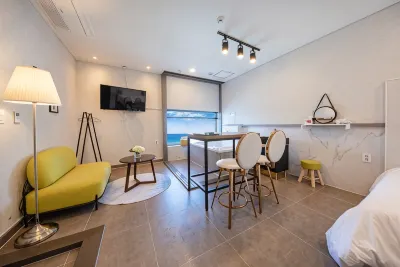 Gangneung We Pension (Anmok Coffee Street) Hotels near شاطئ أنموك