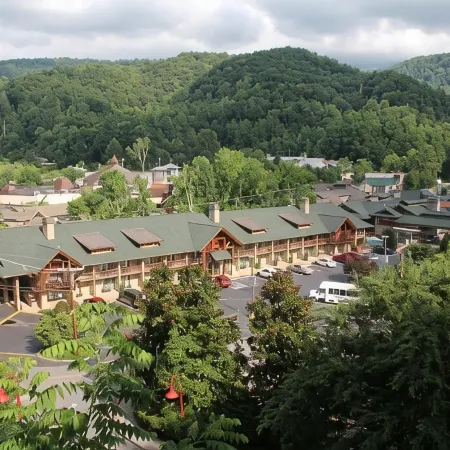 Greystone Lodge on the River