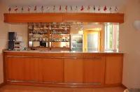 West Hotel - parking
