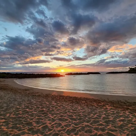 Aloha! Come enjoy paradise in our tranquil & relaxing beach villa.