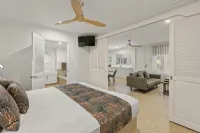 Moonlight Bay Suites