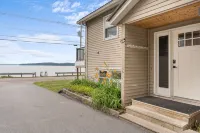 Sunset Getaway ~ Sleeps 8 with Private Beach and Hot Tub - 4-Star