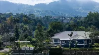 Riverdale Bungalow - Film Location for 'Bridge on the River Kwai' - Kolam Renang Peribadi