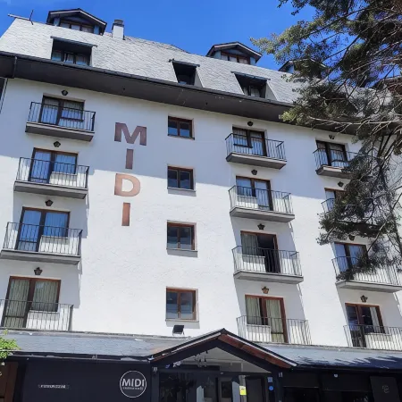 Apartamentos Midi 3000