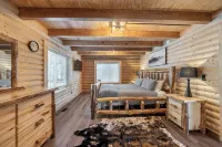 Luxurious Forest Getaway at Historic Baughman Park New Log Cabin 2 - Alphydda