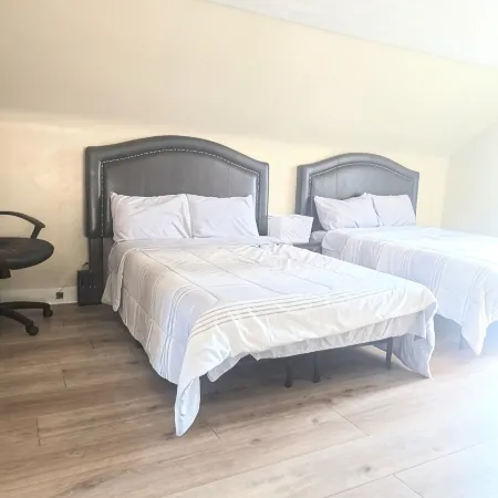 Spacious 5-bedroom house in brilliant Cincinnati with WiFi, AC