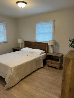 Cozy Modern Farmhouse Prime Lakeview Location - 3-Star