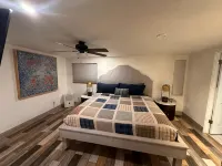 The Hobbit House On Colorado River - 4-Star