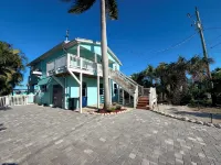 Island Cottage in Quaint Matlacha Florida. Amazing island life is a click away… Hotele w: Matlacha
