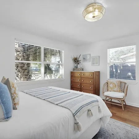 WOW 4 blocks to beach w/ Unique POOL! 3min walk to local coffee/shops/playground