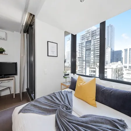 Cozy & Modern Studio Right Next to Southern Cross