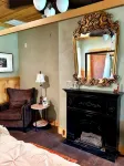River Cabin - Escape to Your Romantic yet Adventurous Smokey Mountain Getaway! - 4 tähden