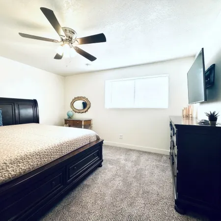 Terrific, CLEAN 4-bedroom house in Thatcher with WiFi, AC 대쳐 호텔