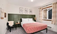 Aspen Glow Cabin - a charming 2-bedroom cabin with mountain views & wood stove